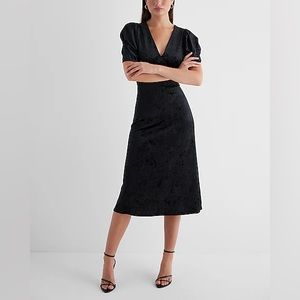 Express Crushed Velvet V-Neck Puff Sleeve Midi Dress. Size L. Like new